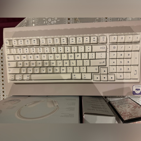 Akko PC98B Plus Air 7 Wireless Gaming Keyboard | LED RGB - Picture 2 of 2